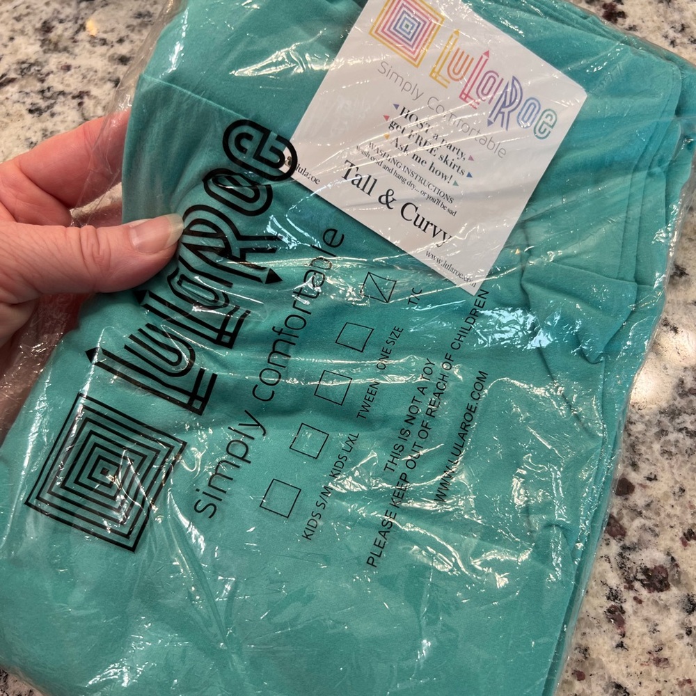 LuLaRoe Tall & Curvy Leggings in Aqua - NIP